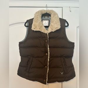 American Eagle Women’s Brown Puffer Vest with fur, size large